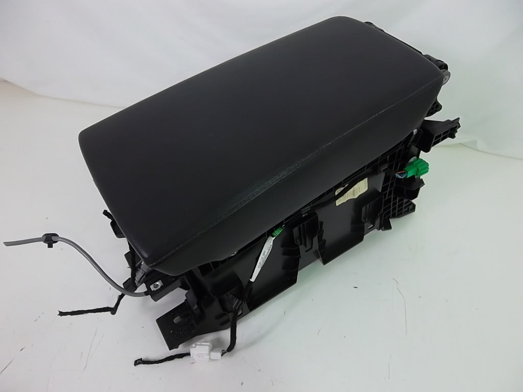 2018-2022 Honda Accord Sedan Center Console Storage Compartment Armrest 83450-TVA-A31