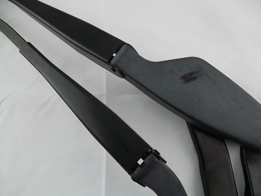 2008-2014 Mercedes Benz C300 Windshield Wiper Arm 204-820-19-44