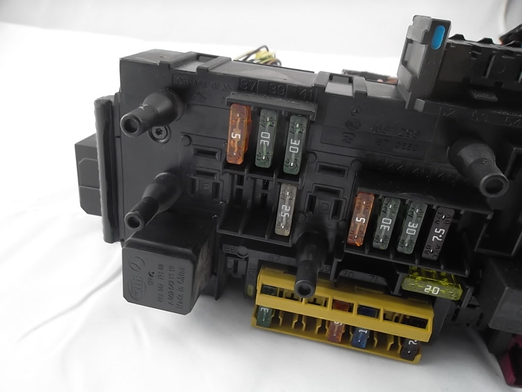 2012-2014 Mercedes Benz C300 SAM Fuse Relay Box Control Rear 204-906-02-05