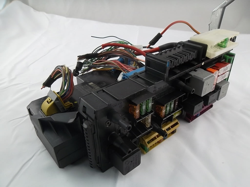 2012-2014 Mercedes Benz C300 SAM Fuse Relay Box Control Rear 204-906-02-05