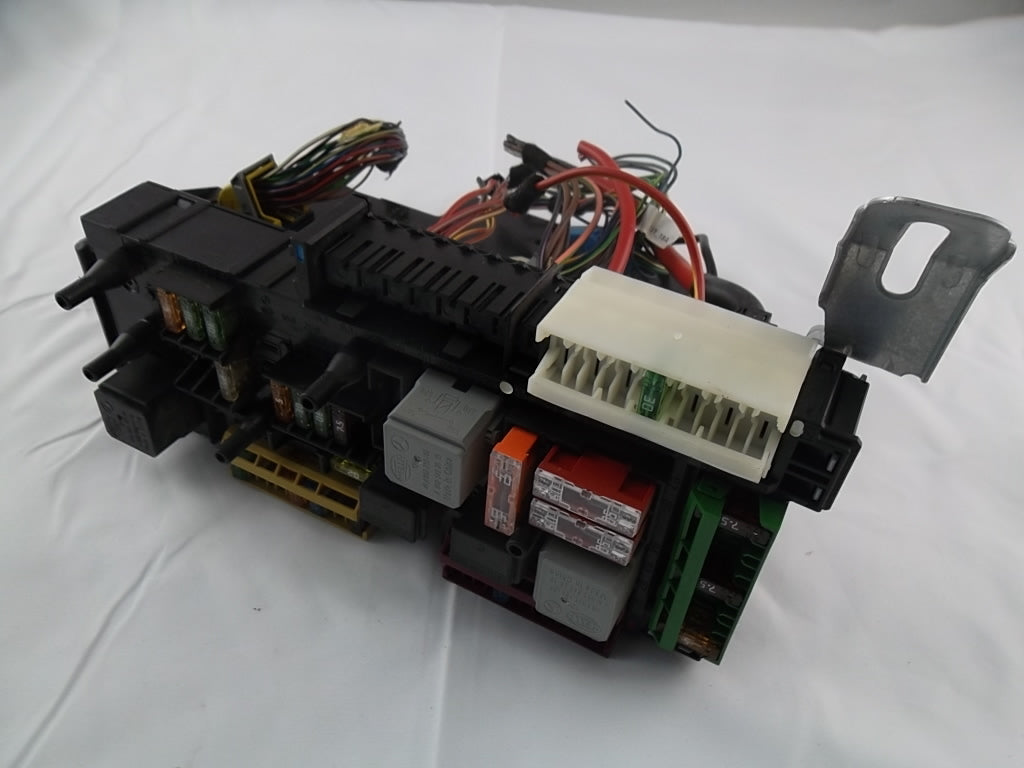 2012-2014 Mercedes Benz C300 SAM Fuse Relay Box Control Rear 204-906-02-05