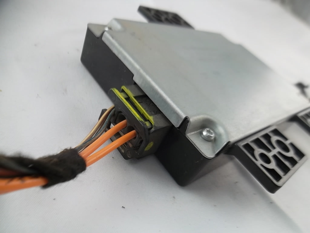 2008-2014 Mercedes Benz C300 Communication Control Module 172-900-82-06