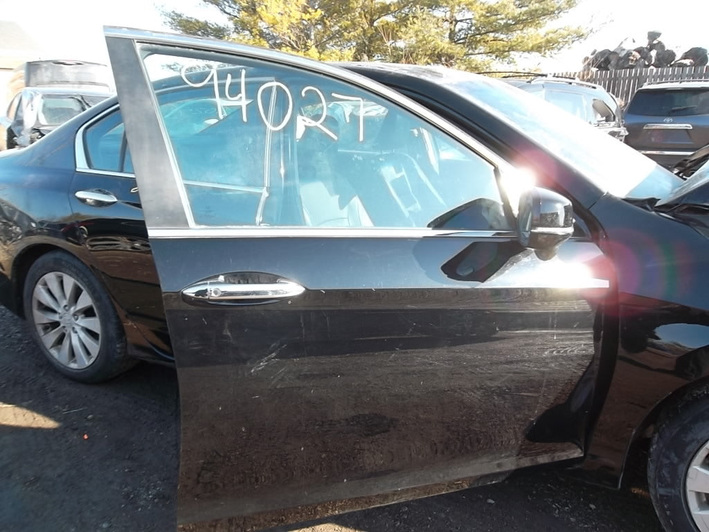 2013-2017 Honda Accord Sedan Front Door Passenger 67010-T2A-A90