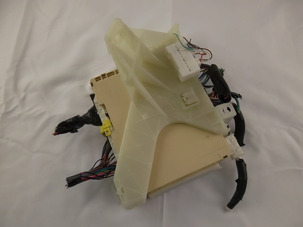 2015-2017 Toyota Sienna Multiplex Network Body Control Module 89221-08130