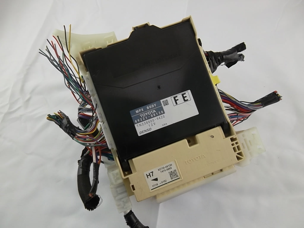 2015-2017 Toyota Sienna Multiplex Network Body Control Module 89221-08130