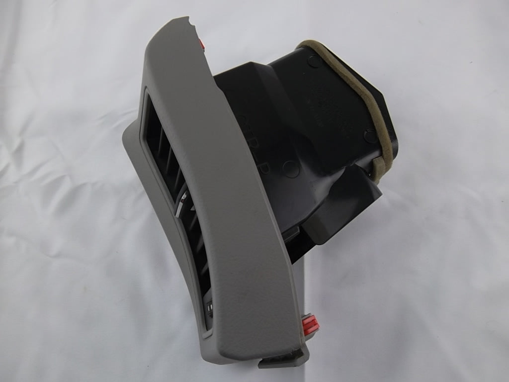 2014-2020 Toyota Sienna Dash Air Vent Center Right 55670-08050