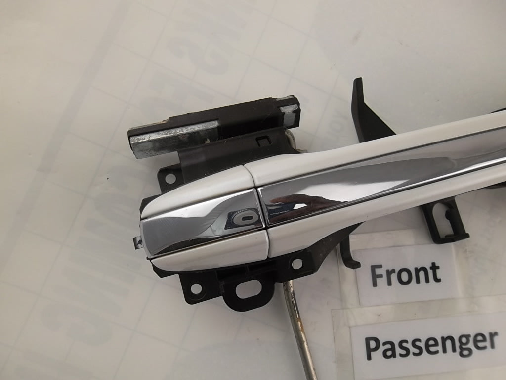 2009-2020 Toyota Sienna Exterior Door Handle Front Passenger 69210-0T010