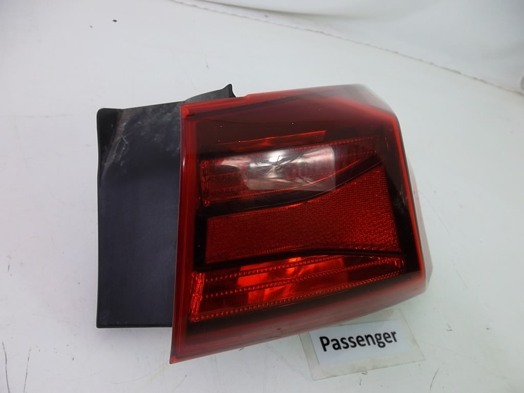 2019-2020 Hyundai Santa Fe Passenger Outer Tail Light 92402-S2000