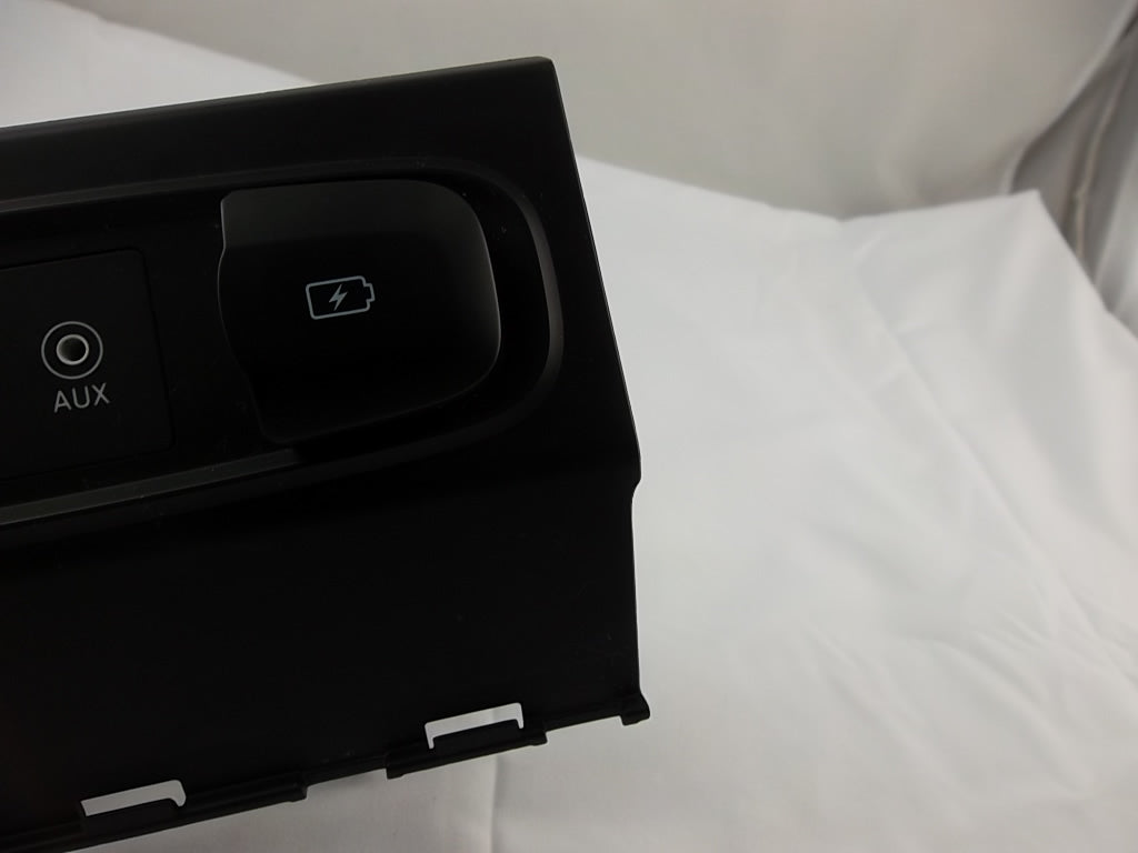 2019-2020 Hyundai Santa Fe USB Port Auxiliary Jack Charger Assembly 84630-S2020