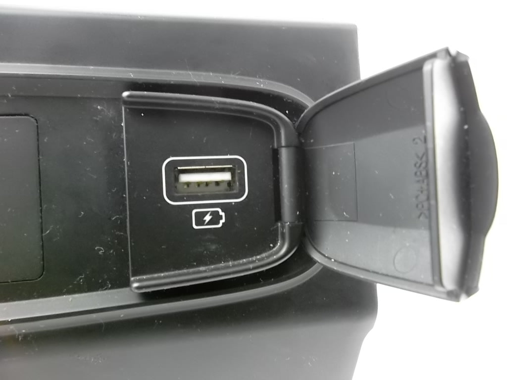 2019-2020 Hyundai Santa Fe USB Port Auxiliary Jack Charger Assembly 84630-S2020