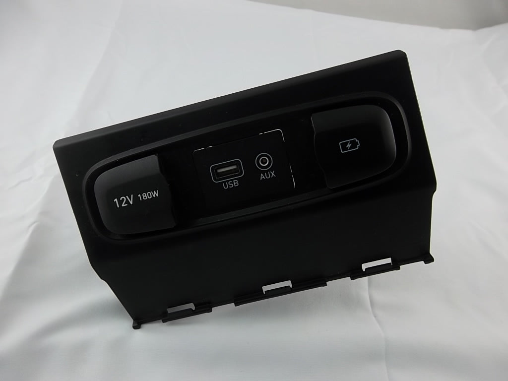 2019-2020 Hyundai Santa Fe USB Port Auxiliary Jack Charger Assembly 84630-S2020