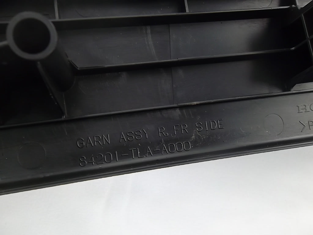 2017-2022 Honda CR-V  Passenger Garnish Assy.84201-TLA-A00