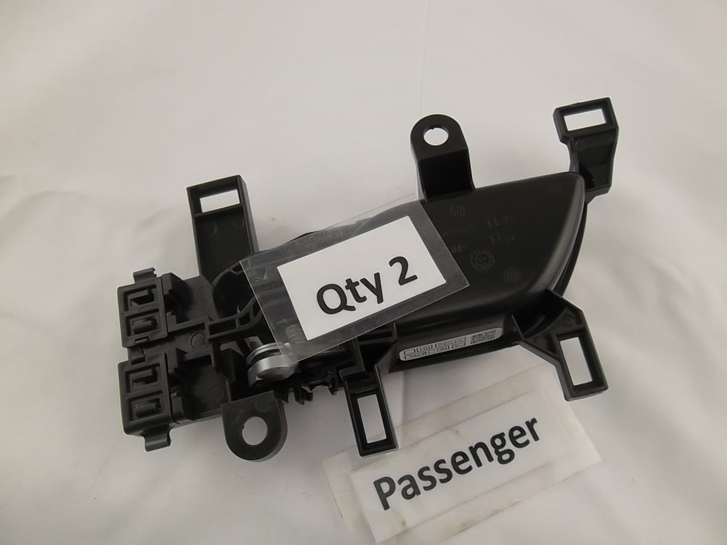 2017-2022 Honda CR-V   Front Right Door Interior Handle  72120-TLC-A01