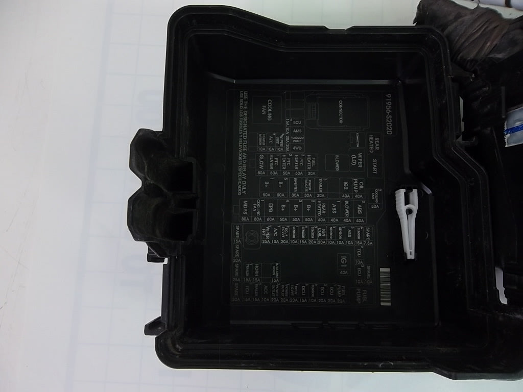 2019-2020 Hyundai Santa Fe Engine Compartment Fuse Box Assembly