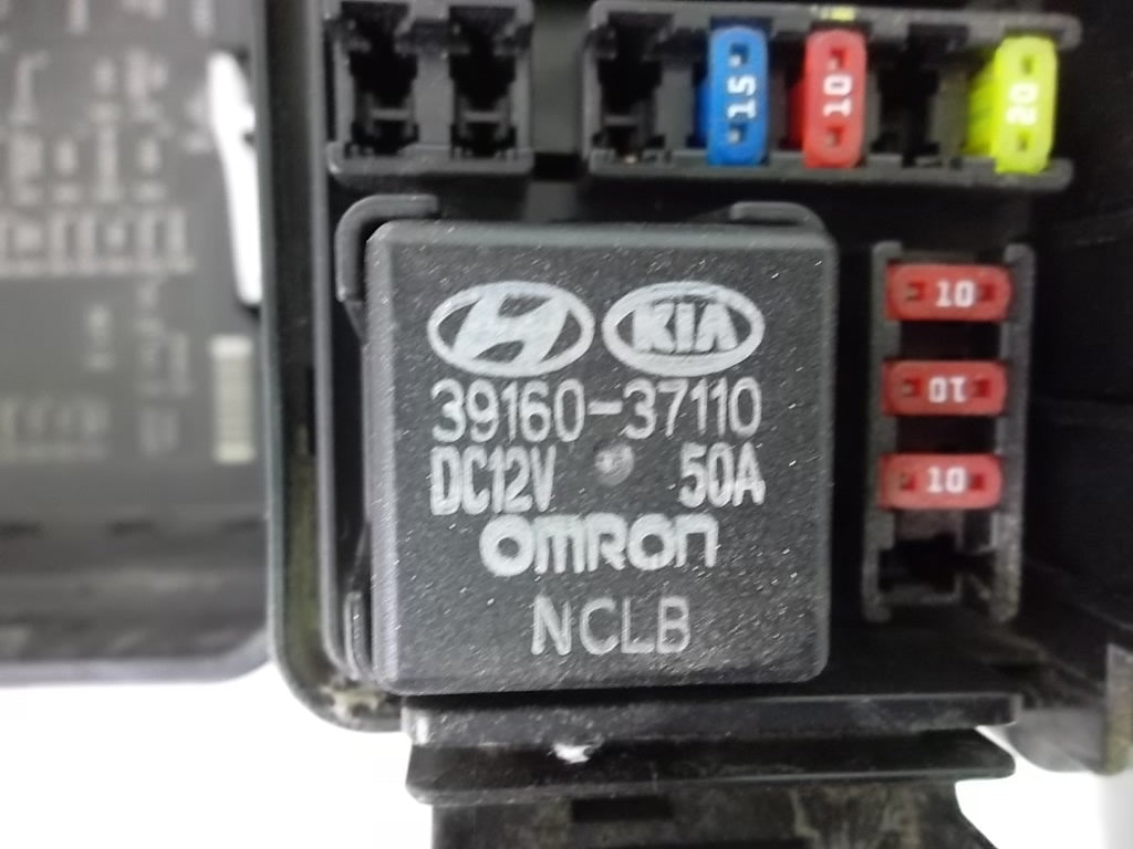 2019-2020 Hyundai Santa Fe Engine Compartment Fuse Box Assembly