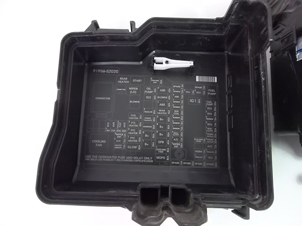 2019-2020 Hyundai Santa Fe Engine Compartment Fuse Box Assembly