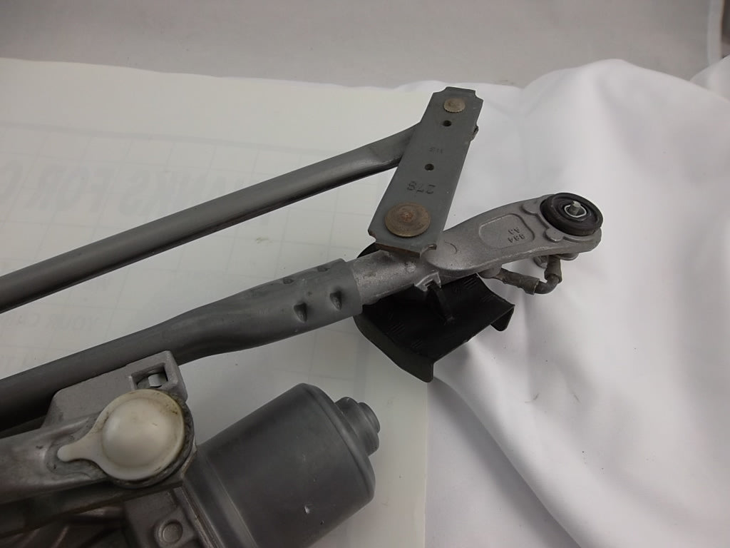 2018-2021 Toyota Camry Wiper Transmission Linkage W/ Motor 85150-06200