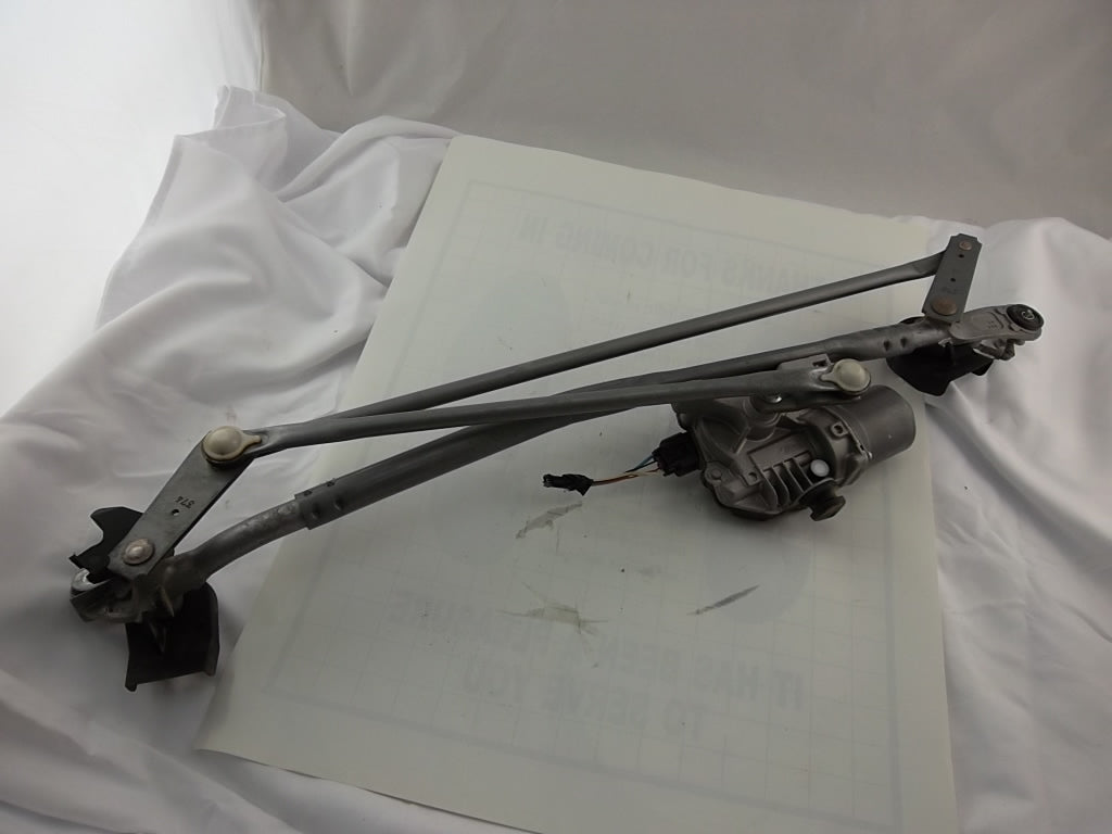 2018-2021 Toyota Camry Wiper Transmission Linkage W/ Motor 85150-06200