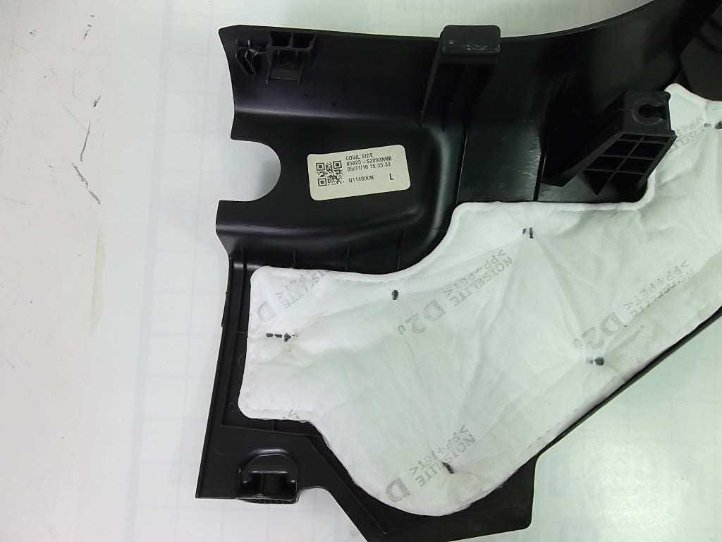 2019-2020 Hyundai Santa Fe Front Driver Sill Kick Panel Trim Cover 85823-S2000