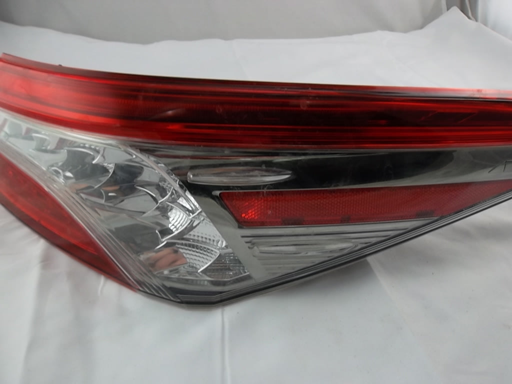 2018-2020 Toyota Camry Passenger Side Tail Light Assembly 81550-06850