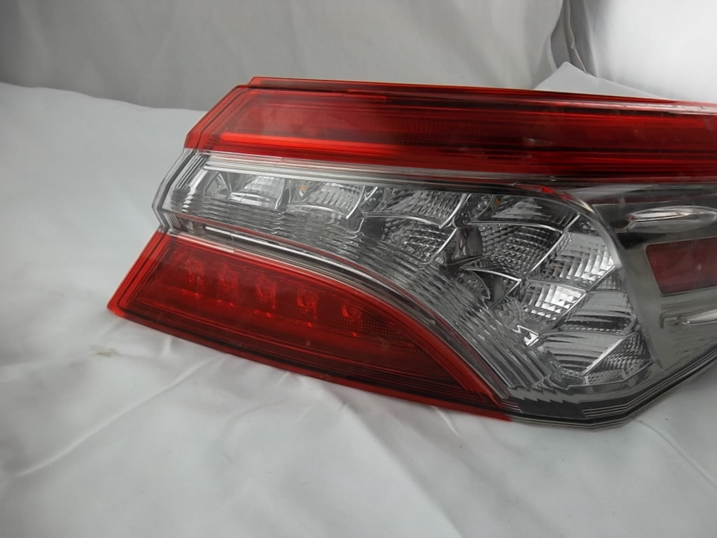 2018-2020 Toyota Camry Passenger Side Tail Light Assembly 81550-06850