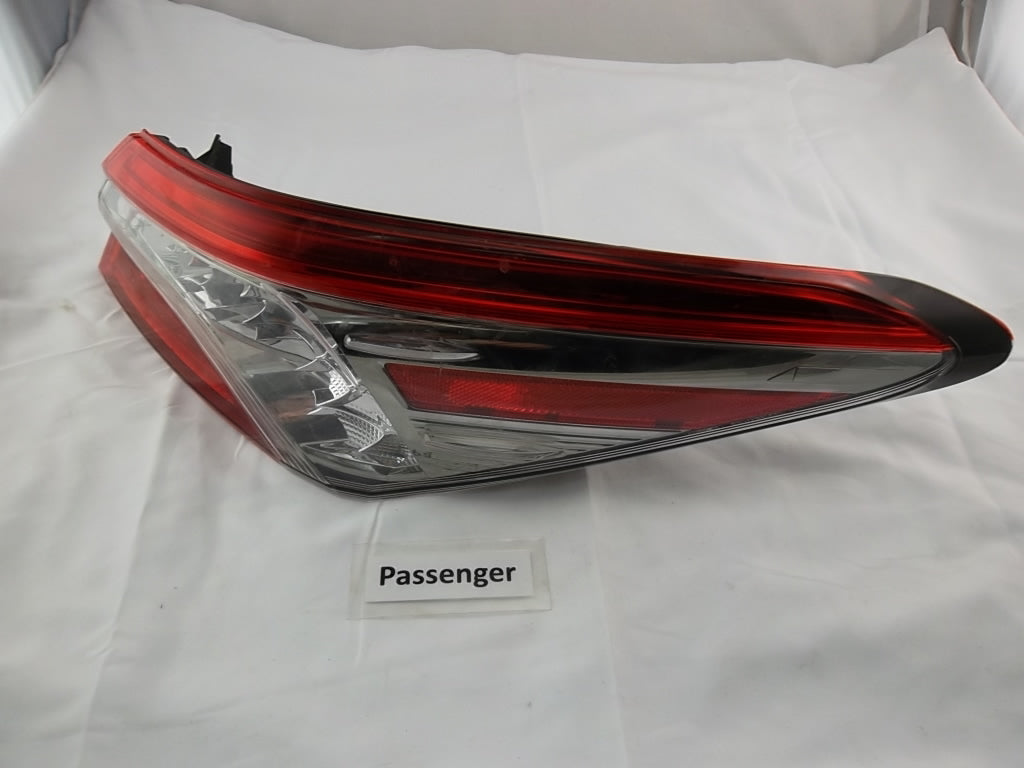 2018-2020 Toyota Camry Passenger Side Tail Light Assembly 81550-06850