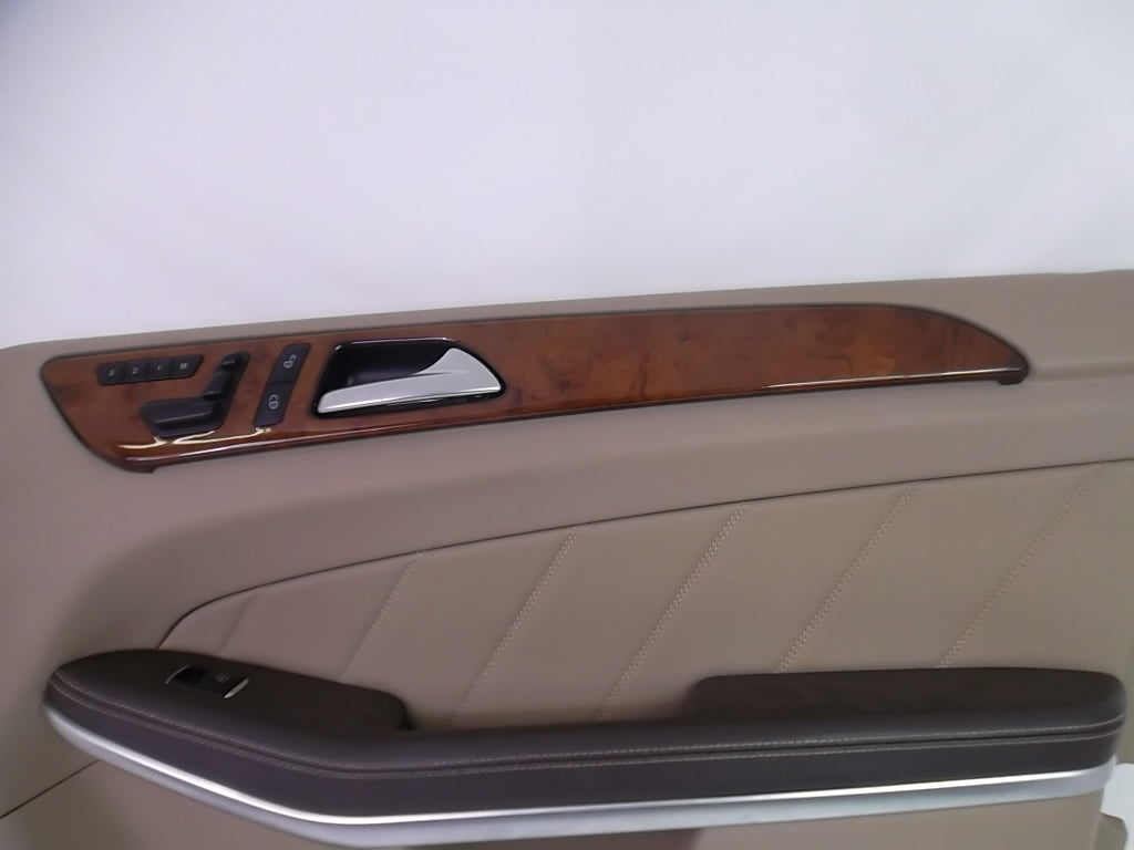 2013-2015 Mercedes Benz GL450 Interior Front Passenger Door Trim Panel 166-720-08-70