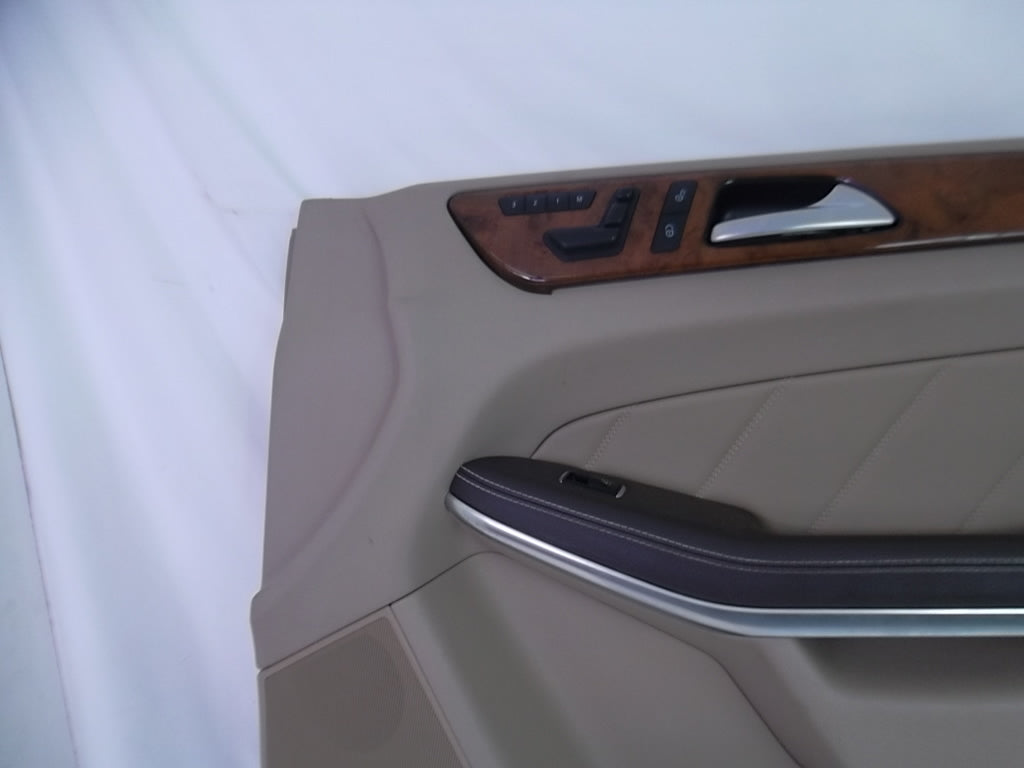 2013-2015 Mercedes Benz GL450 Interior Front Passenger Door Trim Panel 166-720-08-70