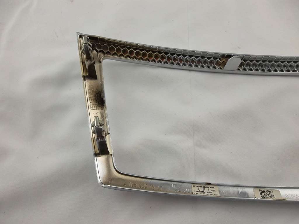 2012-2016 Mercedes Benz GL450 Center Dash Radio Trim Bezel 166-680-19-17