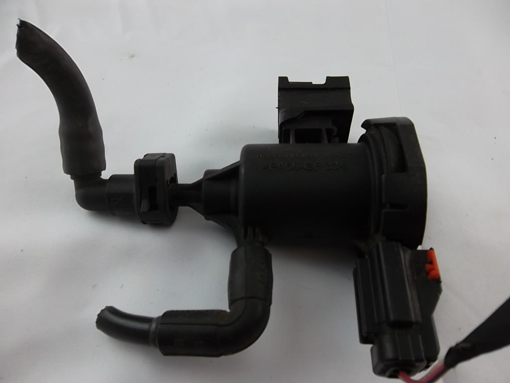 2011-2016 Mercedes Benz GL450 Vapor Canister Purge Solenoid Valve 001-476-05-32