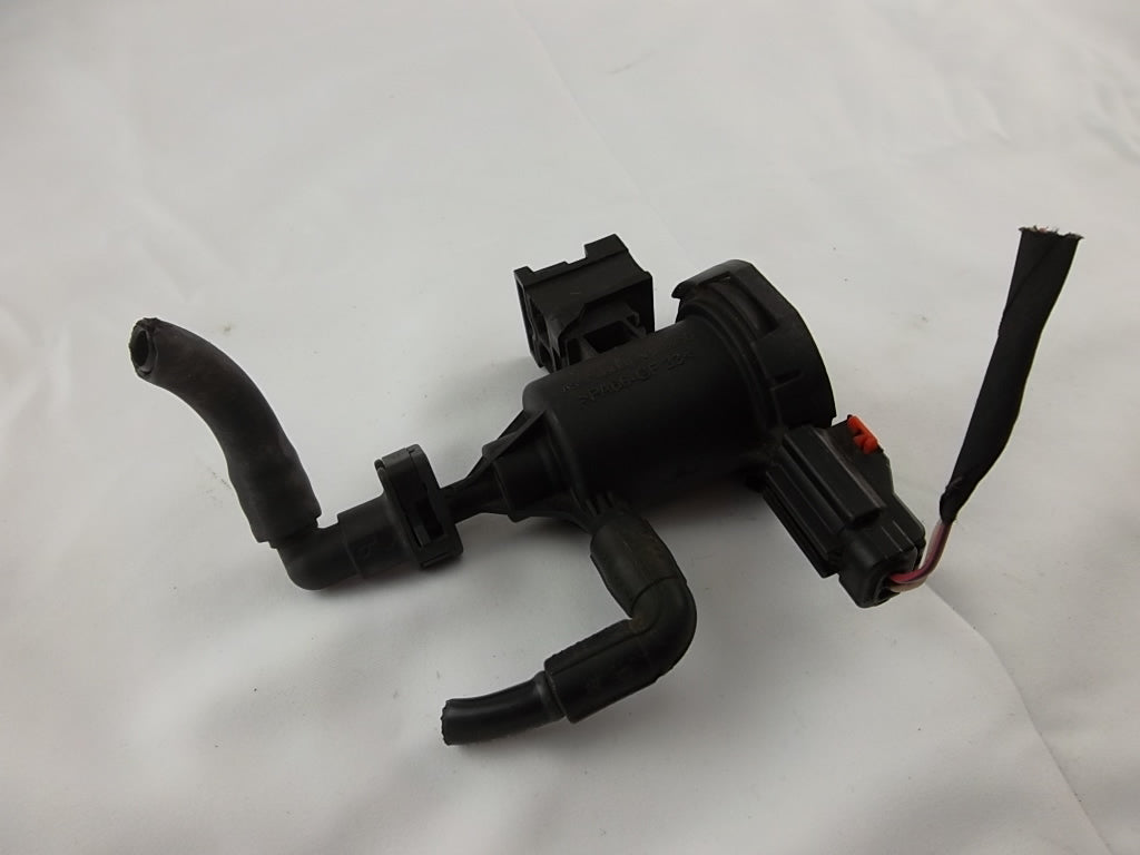 2011-2016 Mercedes Benz GL450 Vapor Canister Purge Solenoid Valve 001-476-05-32
