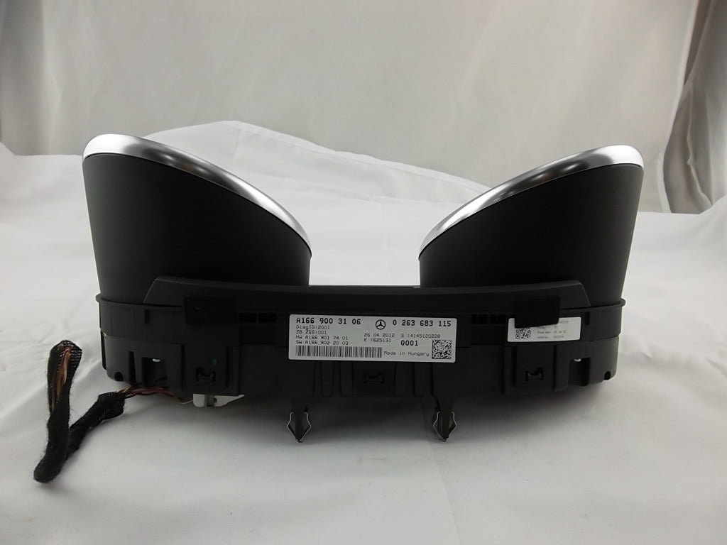 2012-2016 Mercedes Benz GL450 Dash Instrument Cluster Speedometer 166-900-31-06