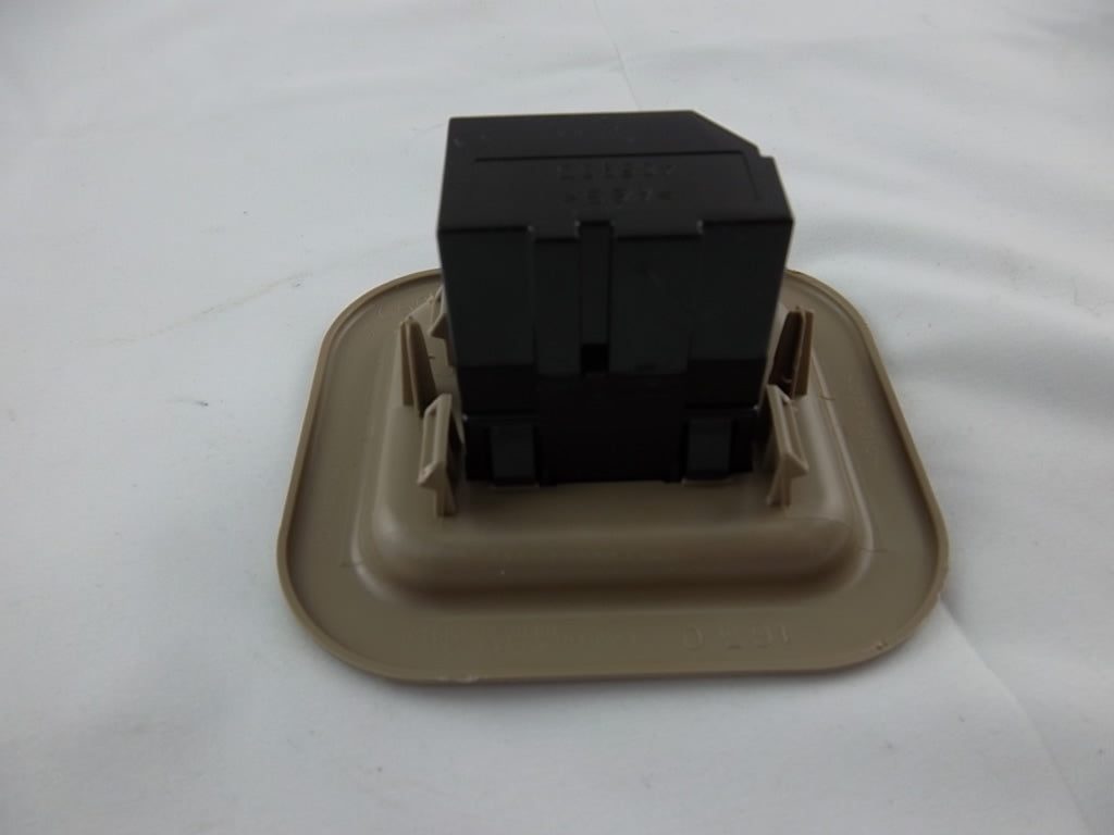2010-2016 Mercedes Benz GL450 Trunk AUX Accessory Power Outlet 000-820-62-51