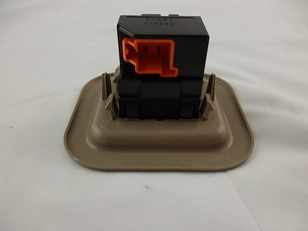 2010-2016 Mercedes Benz GL450 Trunk AUX Accessory Power Outlet 000-820-62-51