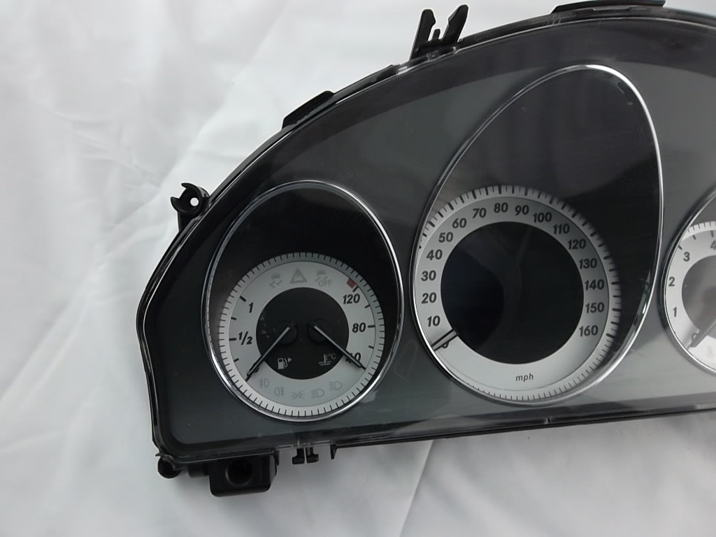 2013-2015 Mercedes Benz GLK350 Instrument Cluster Speedometer 204-900-61-13
