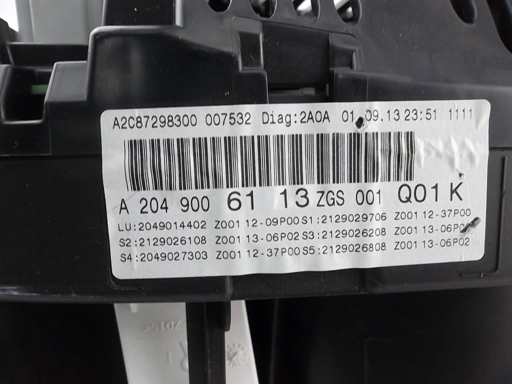 2013-2015 Mercedes Benz GLK350 Instrument Cluster Speedometer 204-900-61-13