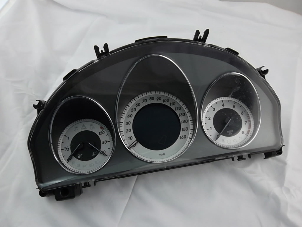 2013-2015 Mercedes Benz GLK350 Instrument Cluster Speedometer 204-900-61-13