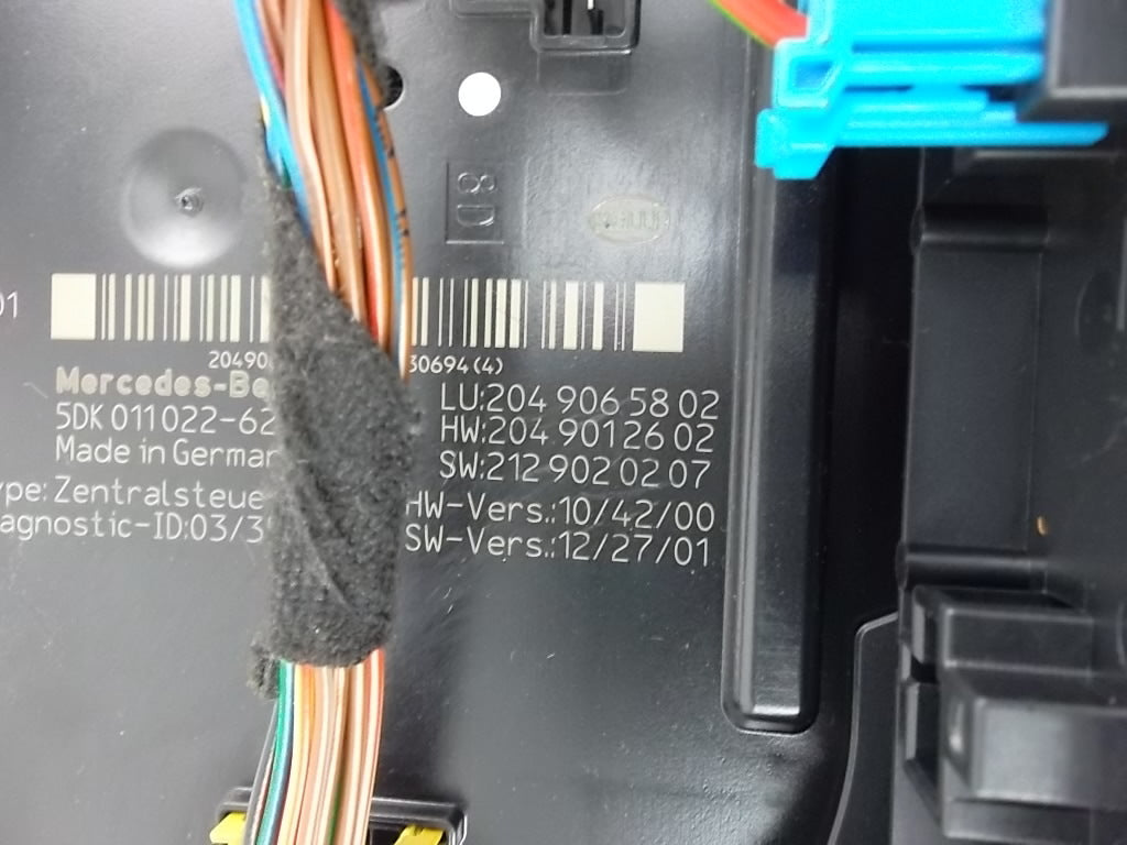 2010-2015 Mercedes Benz GLK350 Rear SAM Fuse Relay Box 204-906-58-02