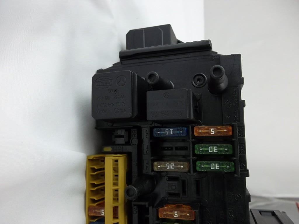 2010-2015 Mercedes Benz GLK350 Rear SAM Fuse Relay Box 204-906-58-02