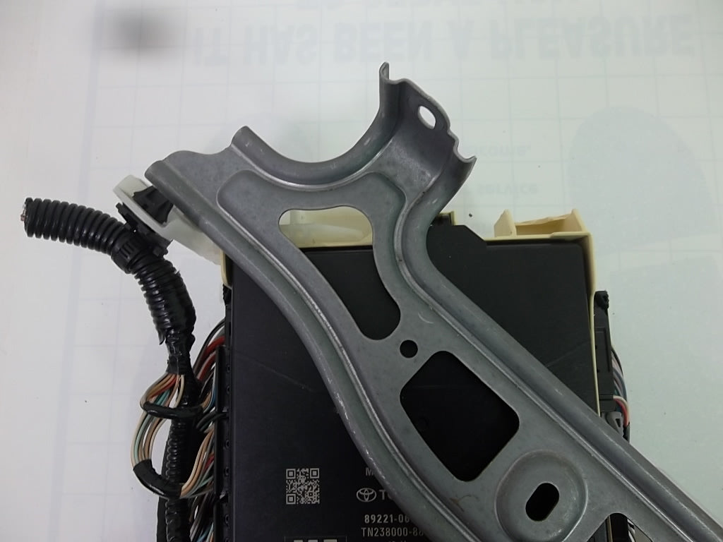 2018-2020 Toyota Camry Multiplex Network Body Control Module 82730-06A80