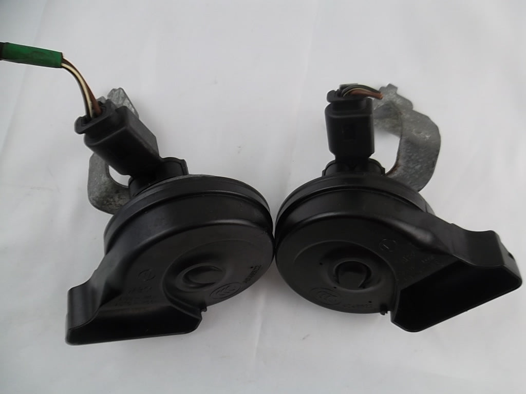 2008-2018 Mercedes Benz C300 Horn Set