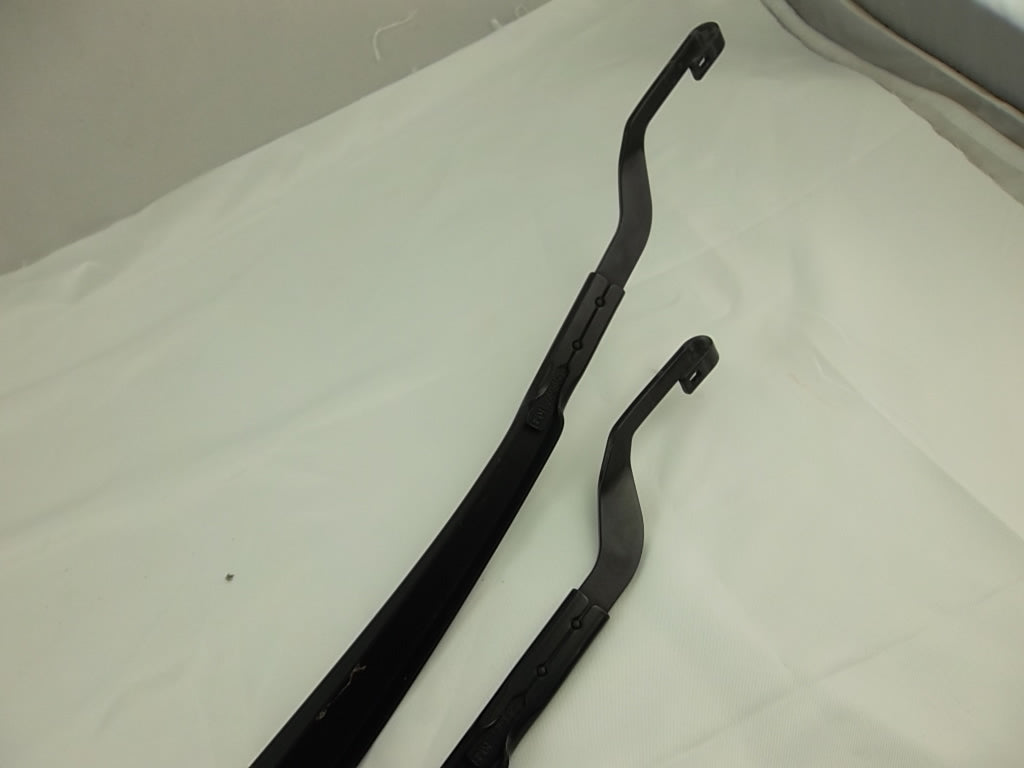2018-2023 Hyundai Kona Windshield Wiper Arm Set 98311-J9000