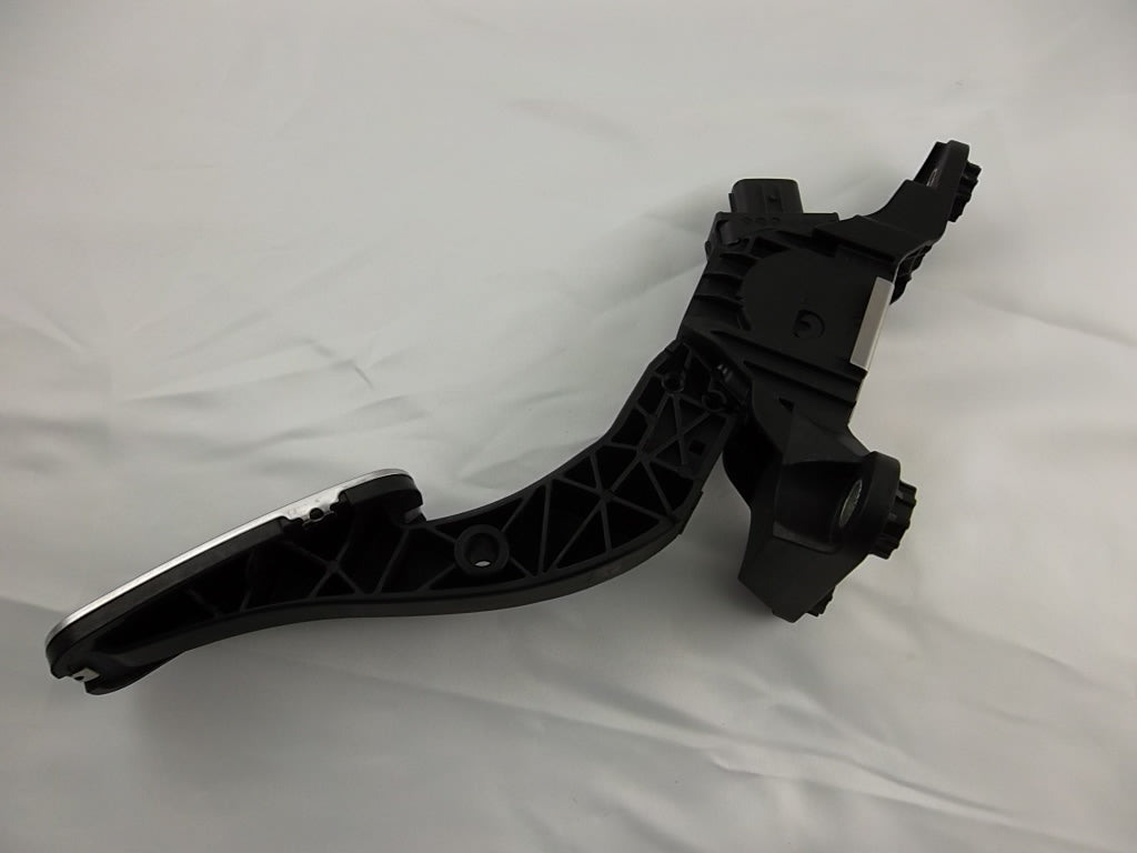 2018-2023 Hyundai Kona Accelerator Gas Pedal W/Sensor 32700-F2110