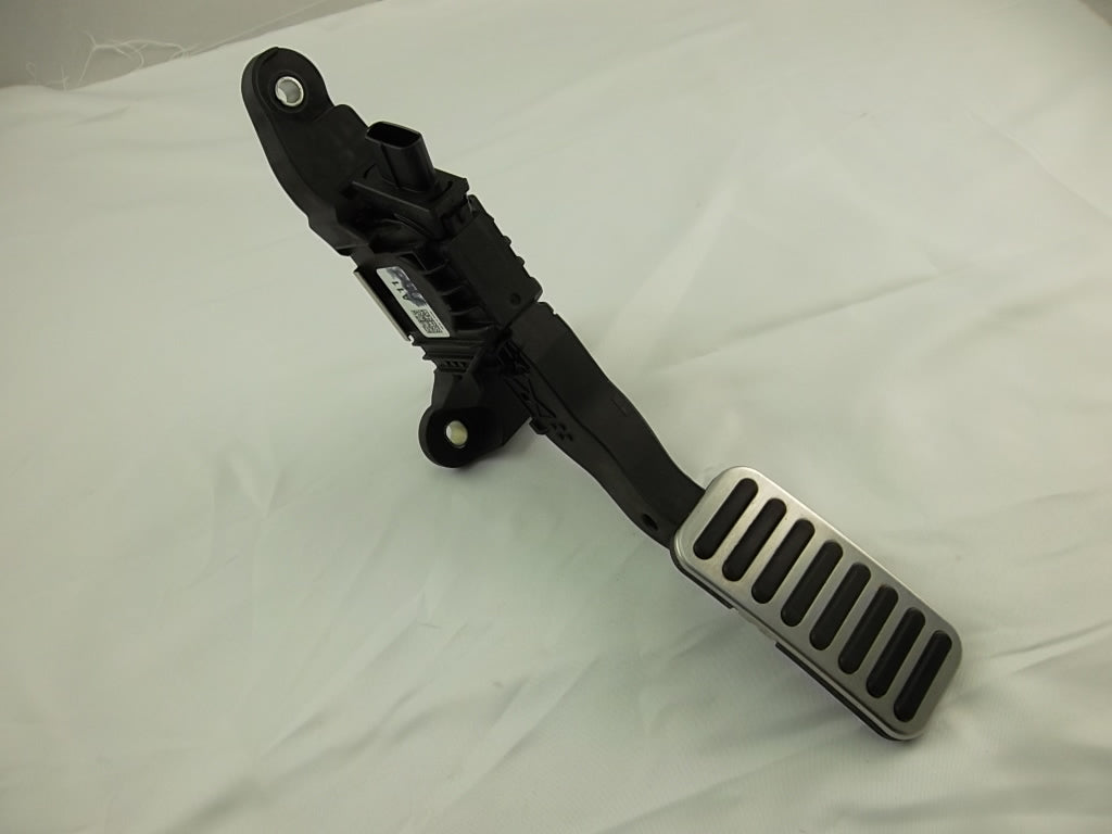 2018-2023 Hyundai Kona Accelerator Gas Pedal W/Sensor 32700-F2110