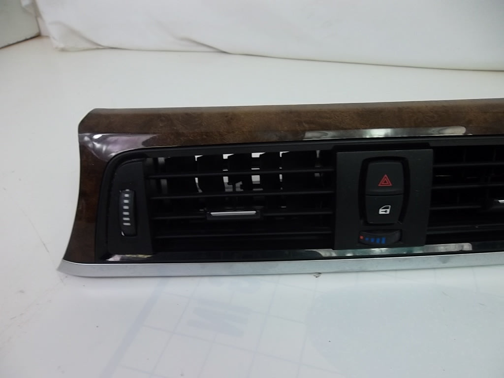 2012-2018 BMW 328i Center Dashboard A/C air Vent Assembly 9218552