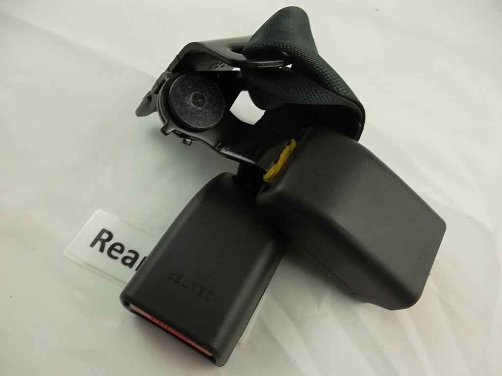 2018-2023 Hyundai Kona Seat Belt Buckle Rear Center 898A0-J9000