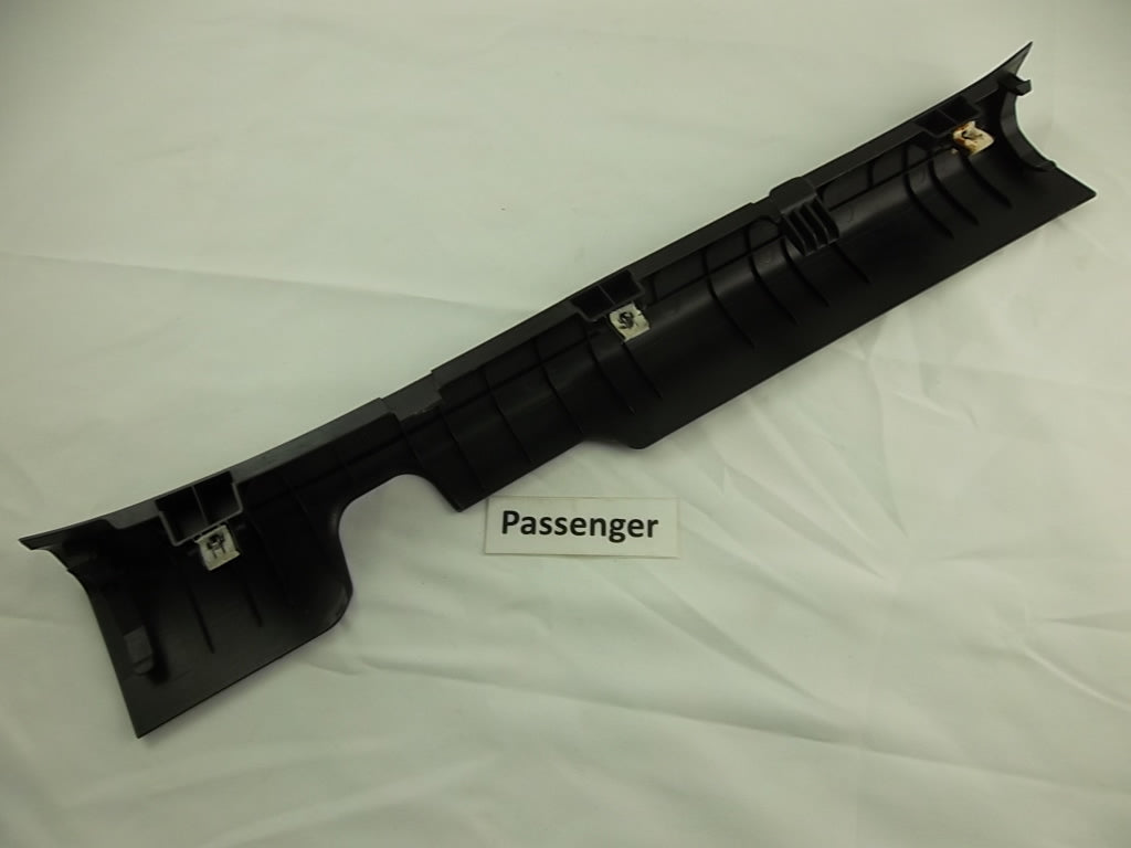 2018-2023 Hyundai Kona Door Sill Scuff Plate Trim Panel Front Passenger 85880-J9000