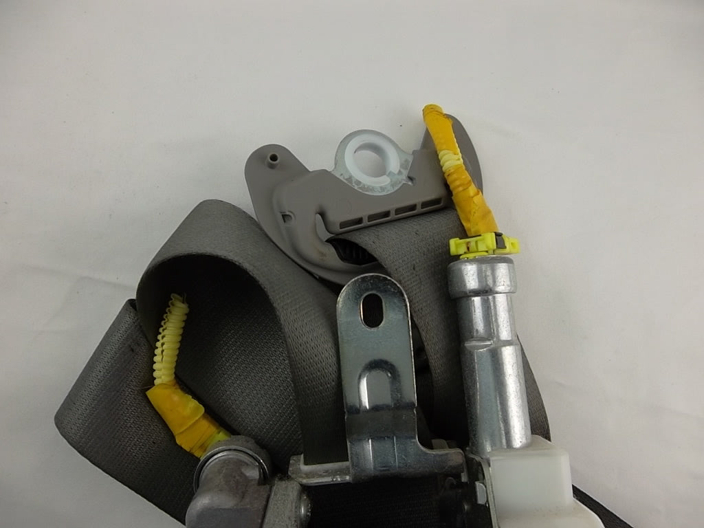 2015-2020 Toyota Sienna Front Seat Belt Passenger 73210-08080
