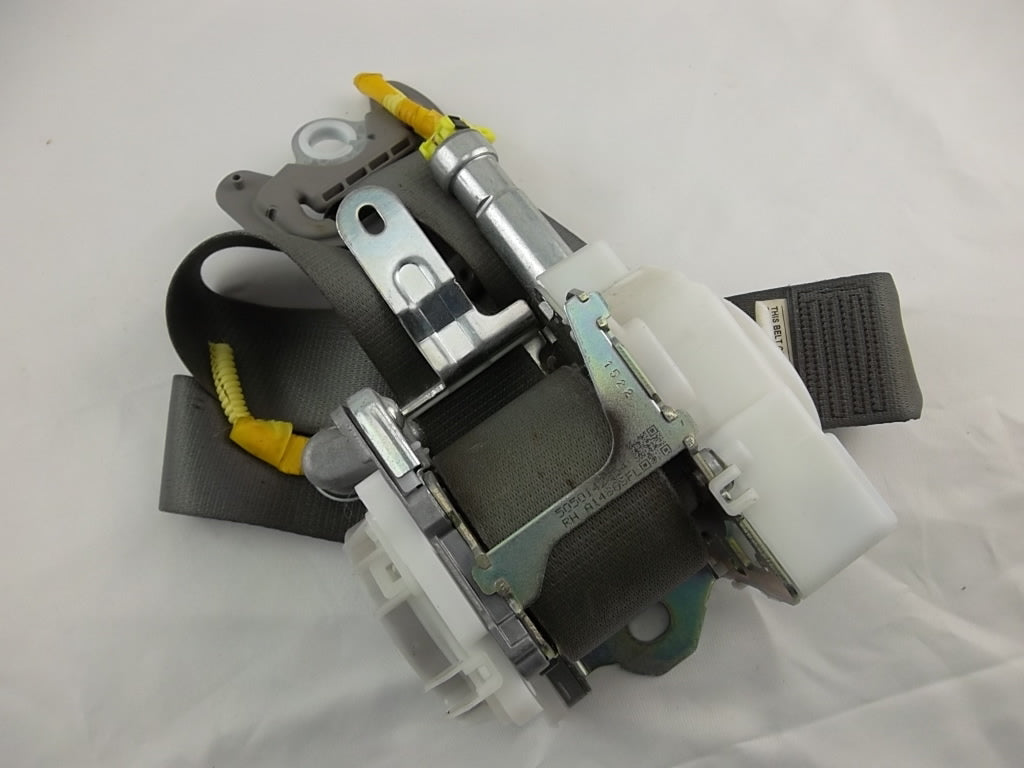 2015-2020 Toyota Sienna Front Seat Belt Passenger 73210-08080