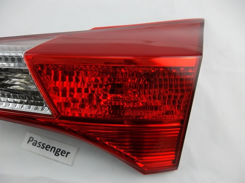 2013-2016 Toyota RAV4 Tail light lamp Passenger 81581-42050